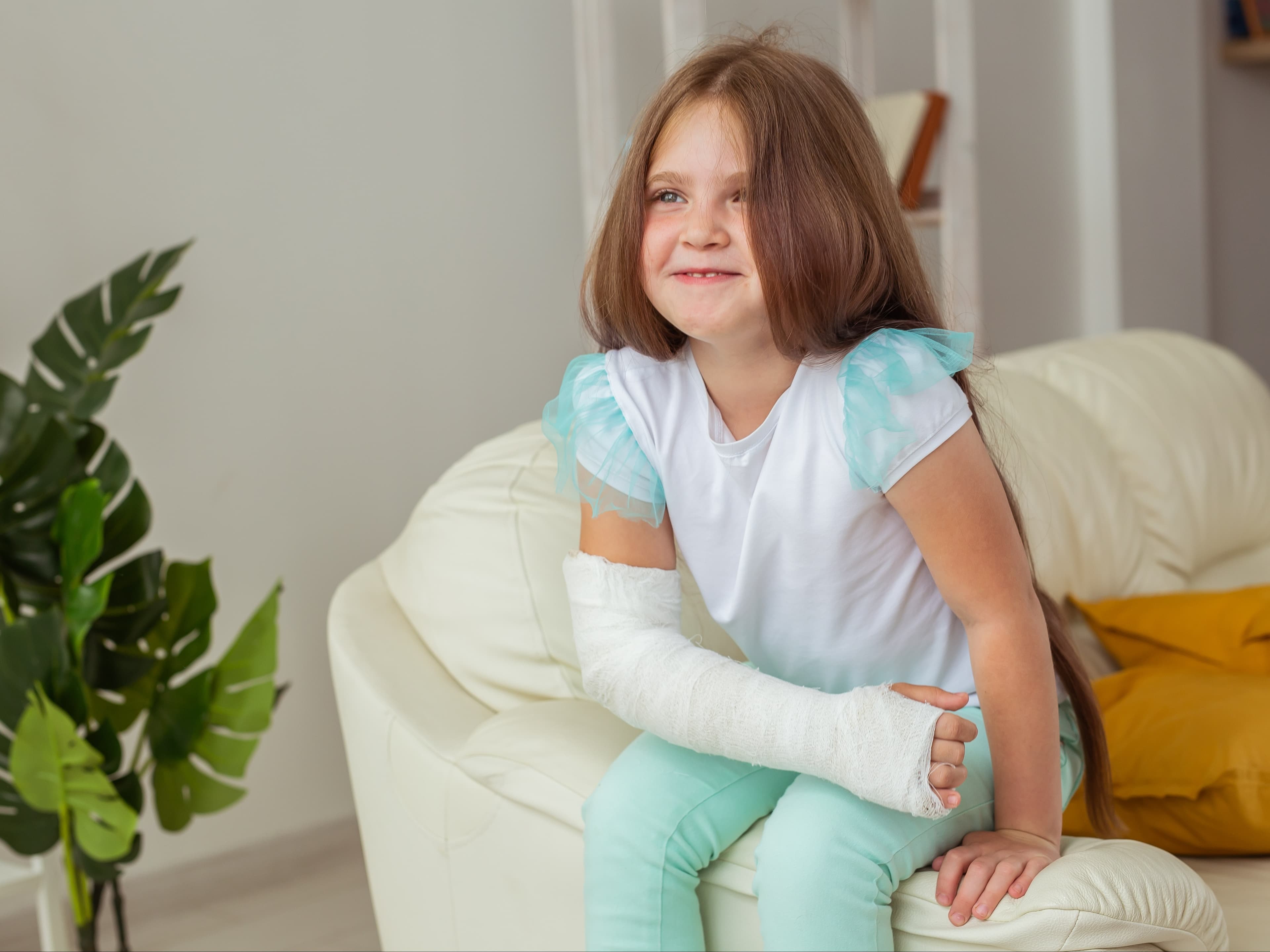 Child with a cast on a broken arm