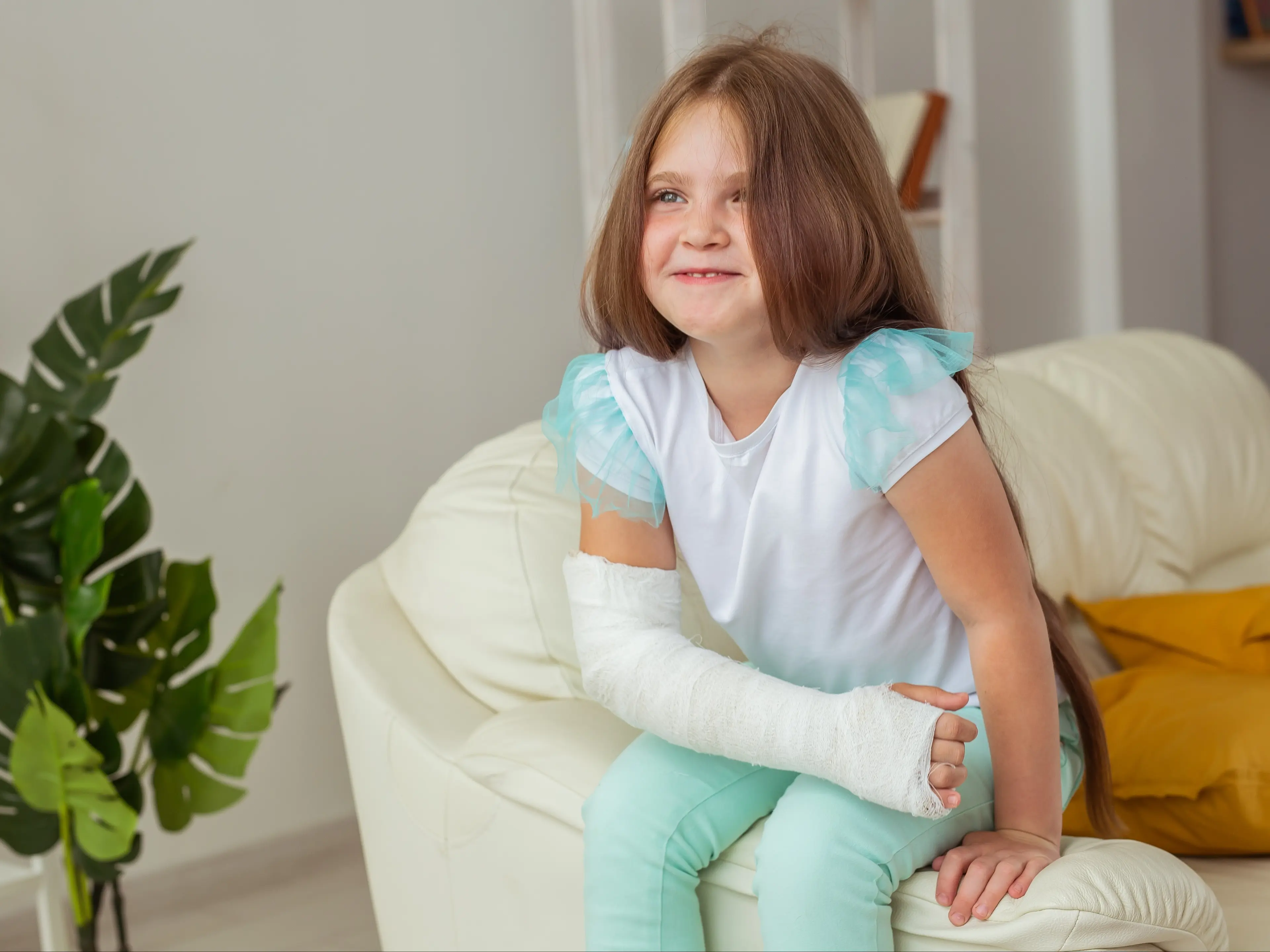 Child with a cast on a broken arm